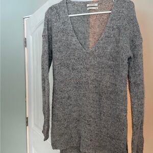 Aritzia Babaton Heather Gray V-Neck Tunic Sweater, size XS